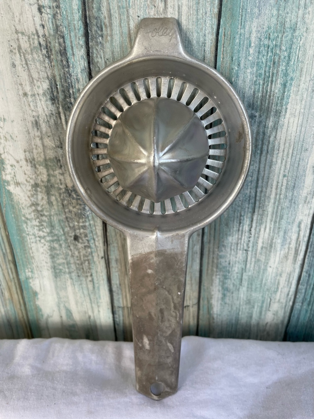 Vintage Foley aluminum handheld citrus juicer reamer good condition